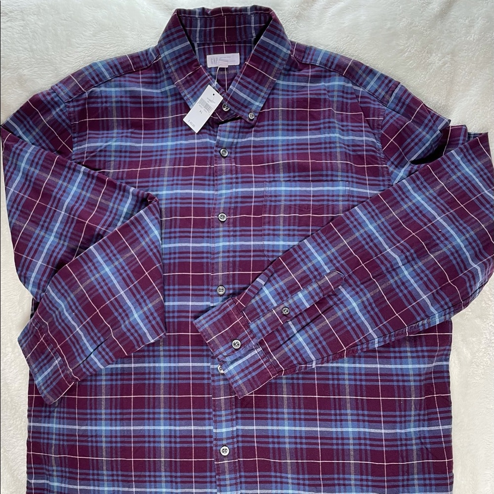 NWT- Men’s Gap button down shirt. Size XL
